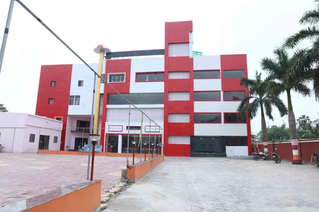 Hotel Myra front facade with palm trees